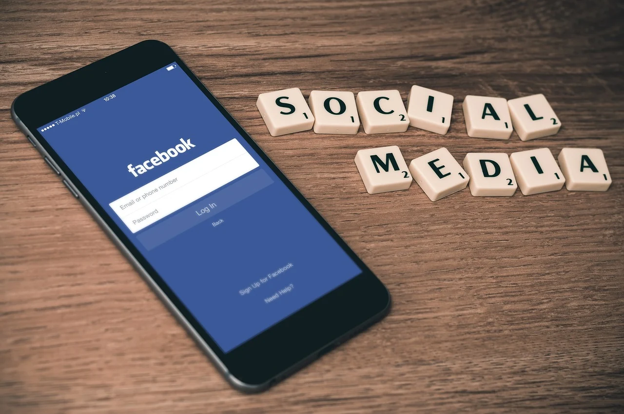 Facebook și întrebările pe care le ridică azi